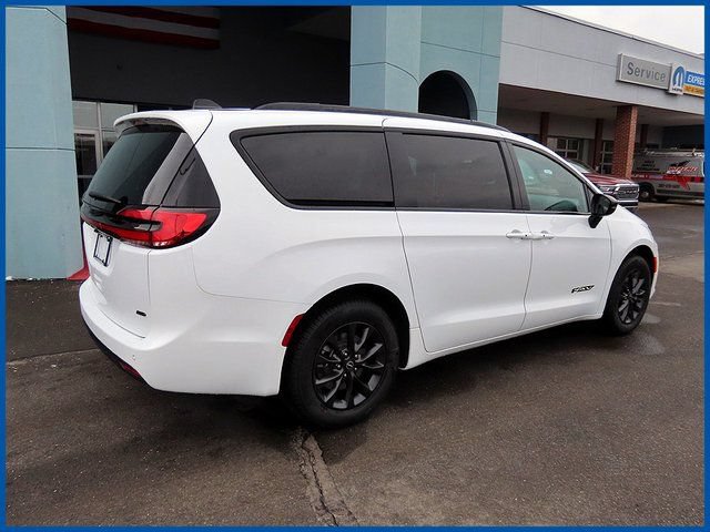 New 2026 Chrysler Pacifica Select AWD/4WD image 7