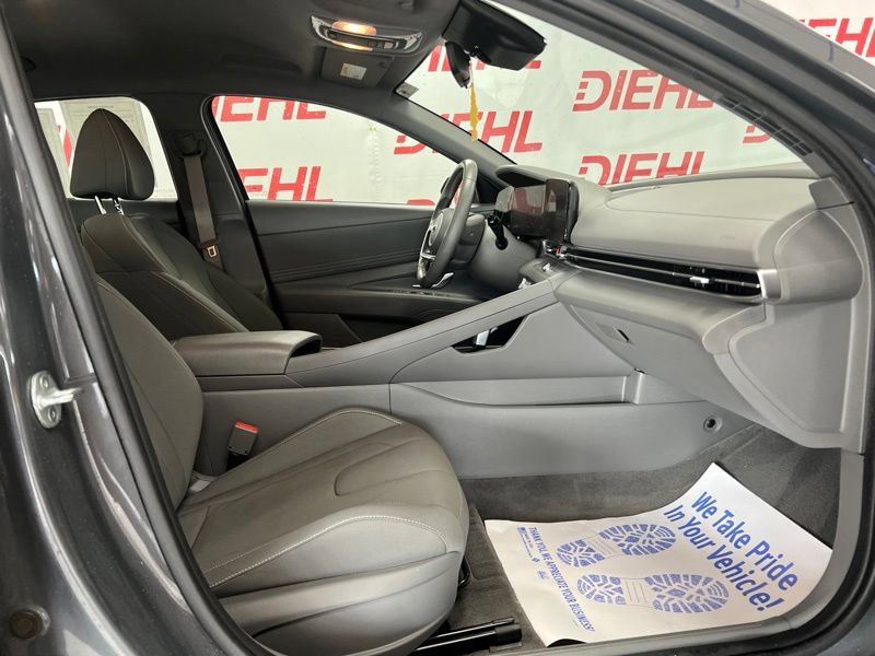 Used 2023 Hyundai Elantra SEL w/ Convenience Package FWD image 12