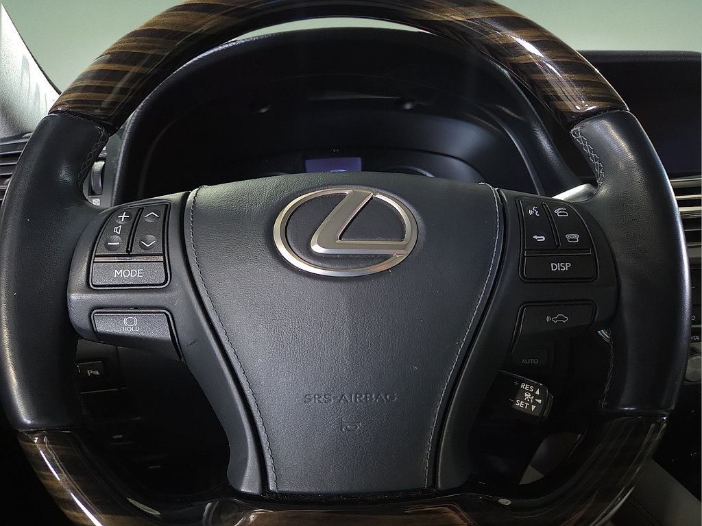 Used 2017 Lexus LS 460 RWD image 25