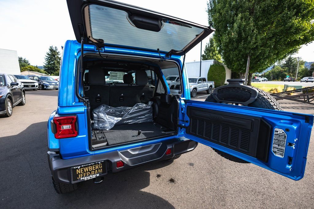 New 2025 Jeep Wrangler Sahara image 38