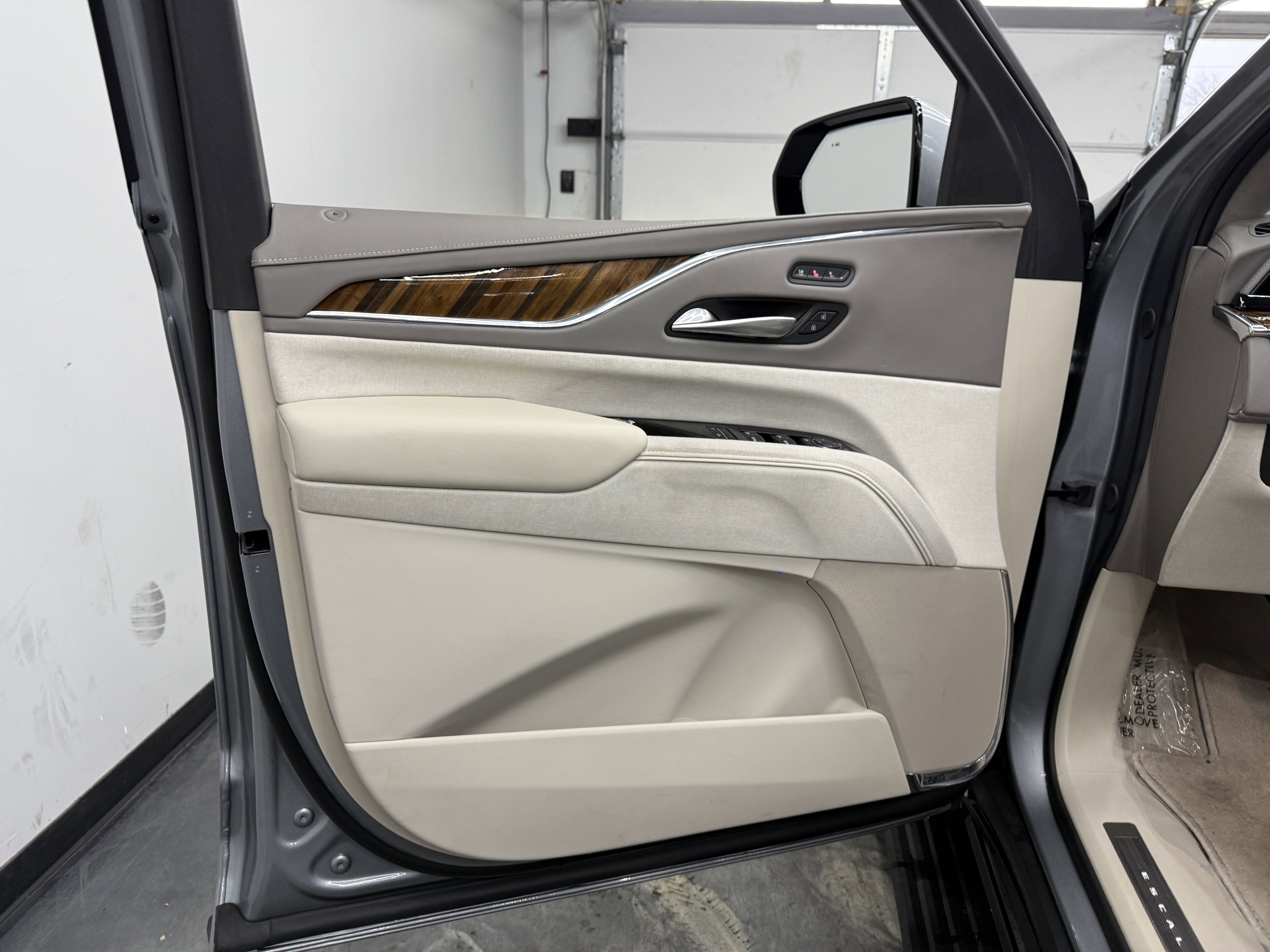 Used 2024 Cadillac Escalade Sport Platinum image 10