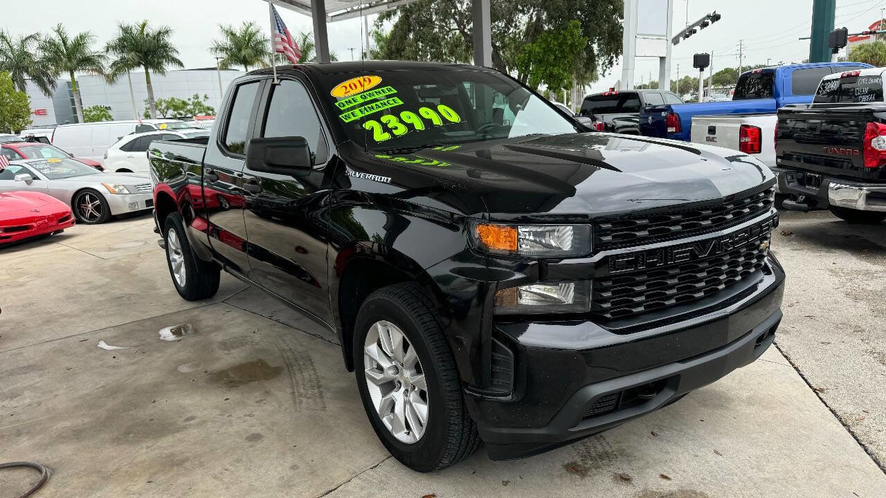 Used 2019 Chevrolet Silverado 1500 Custom w/ Custom Convenience Package image 3