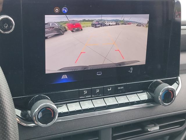 Used 2025 Chevrolet Colorado Trail Boss AWD/4WD image 16
