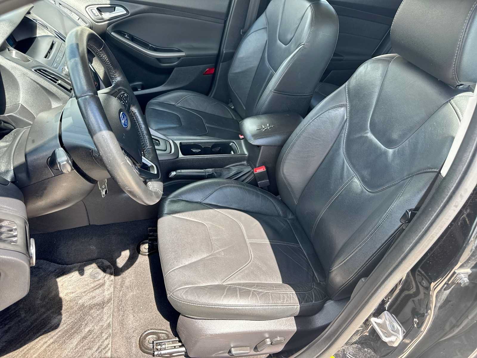 Used 2016 Ford Focus SE w/ Equipment Group 201A FWD image 16