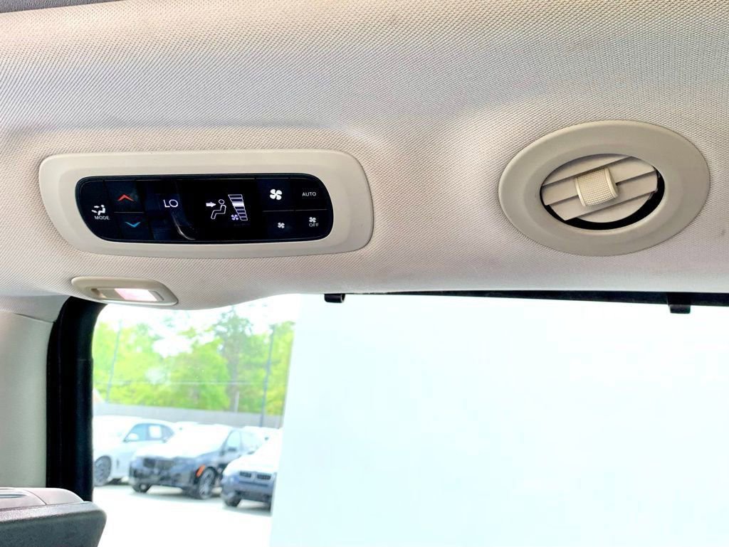 Used 2018 Chrysler Pacifica Limited w/ Tire & Wheel Group image 15