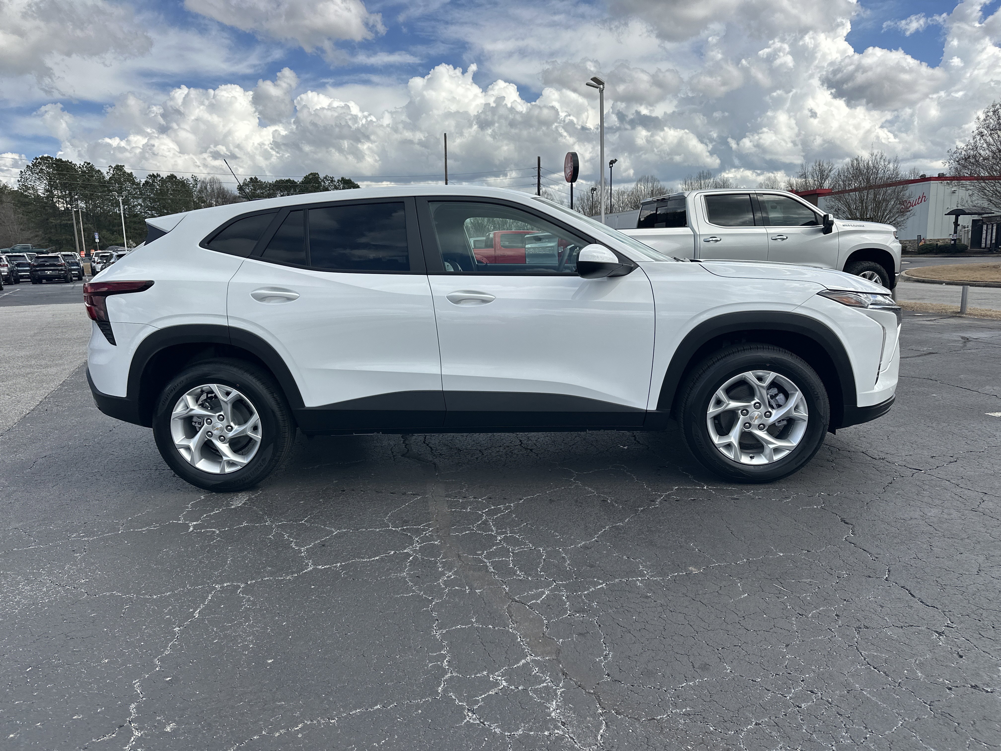 New 2026 Chevrolet Trax LS w/ LS Convenience Package FWD image 10