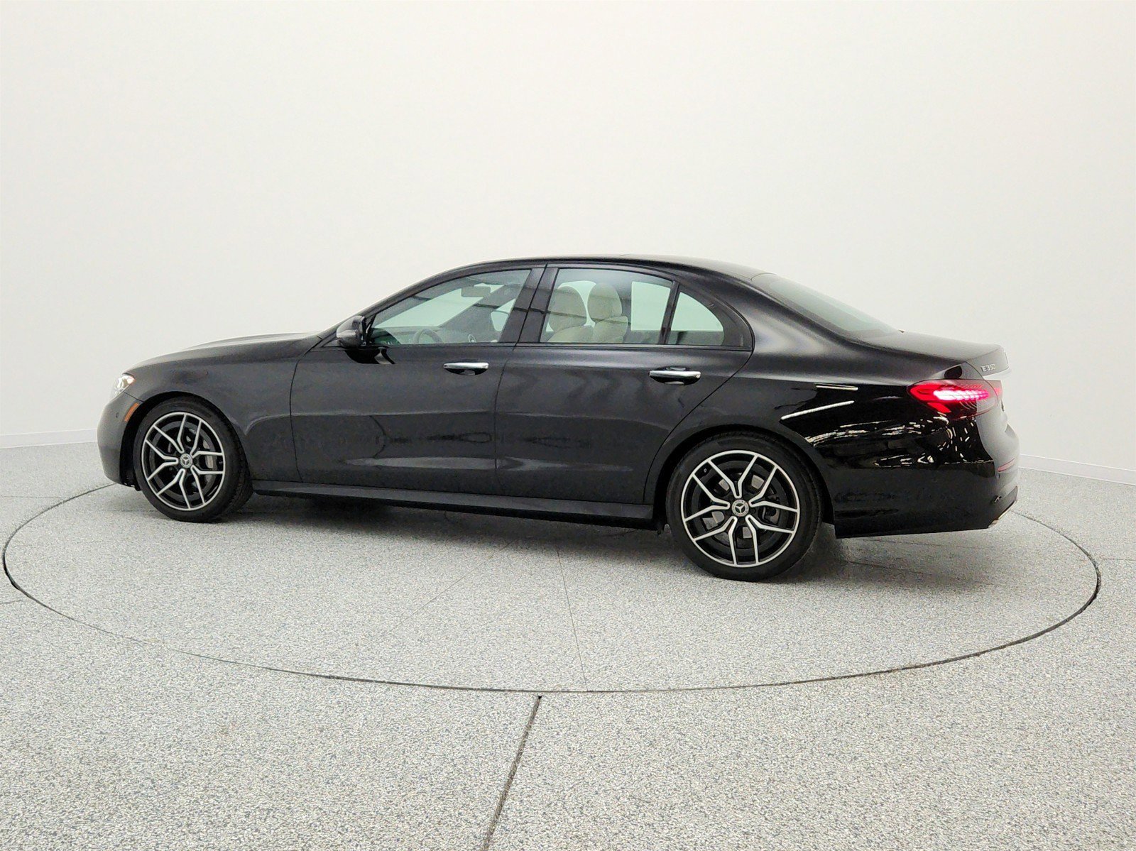 Used 2022 Mercedes-Benz E 350 Sedan image 8