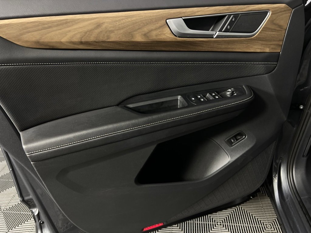 Used 2025 Volkswagen Atlas SE image 25