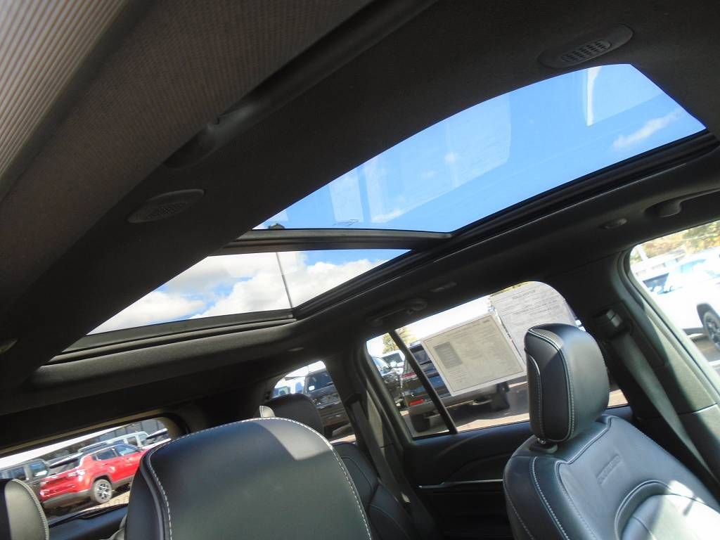 Used 2023 Jeep Grand Cherokee Overland image 17