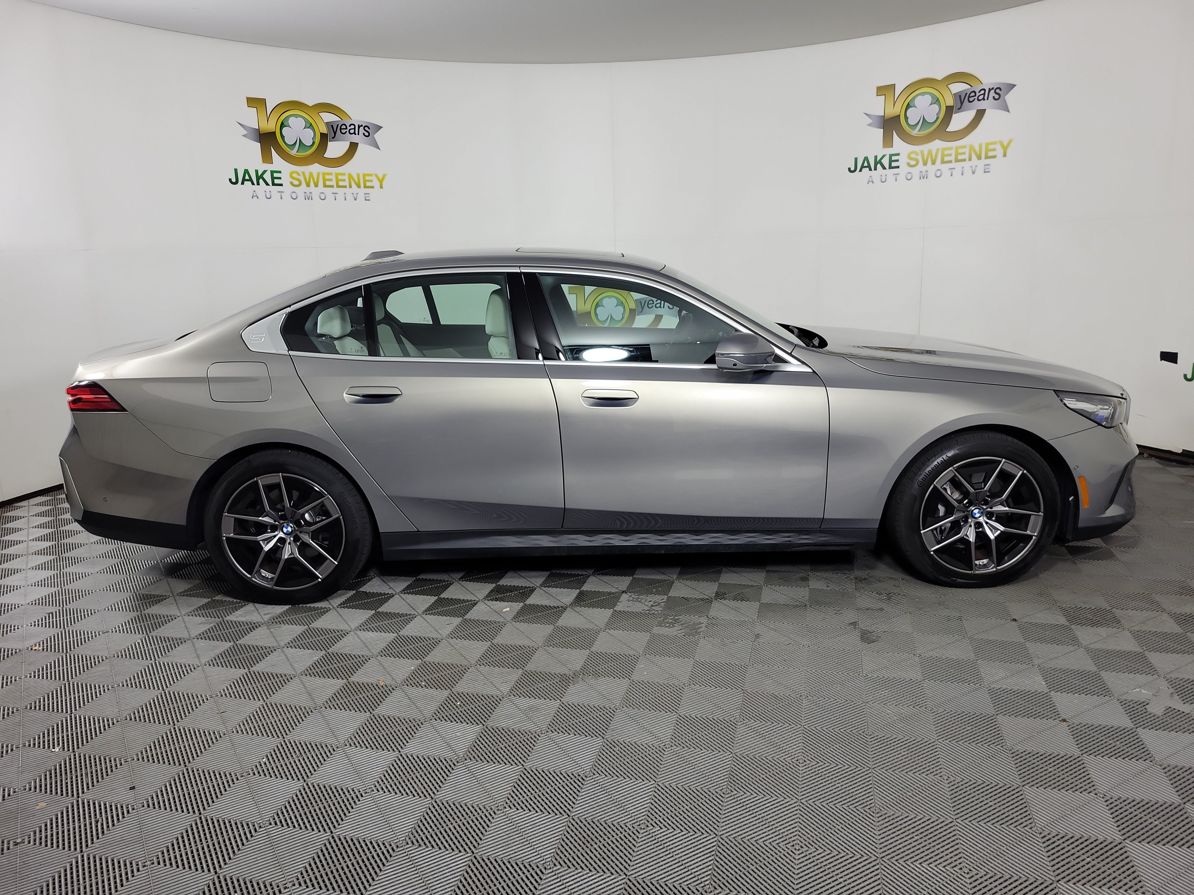 Certified 2026 BMW 540i xDrive w/ Premium Package AWD/4WD image 4