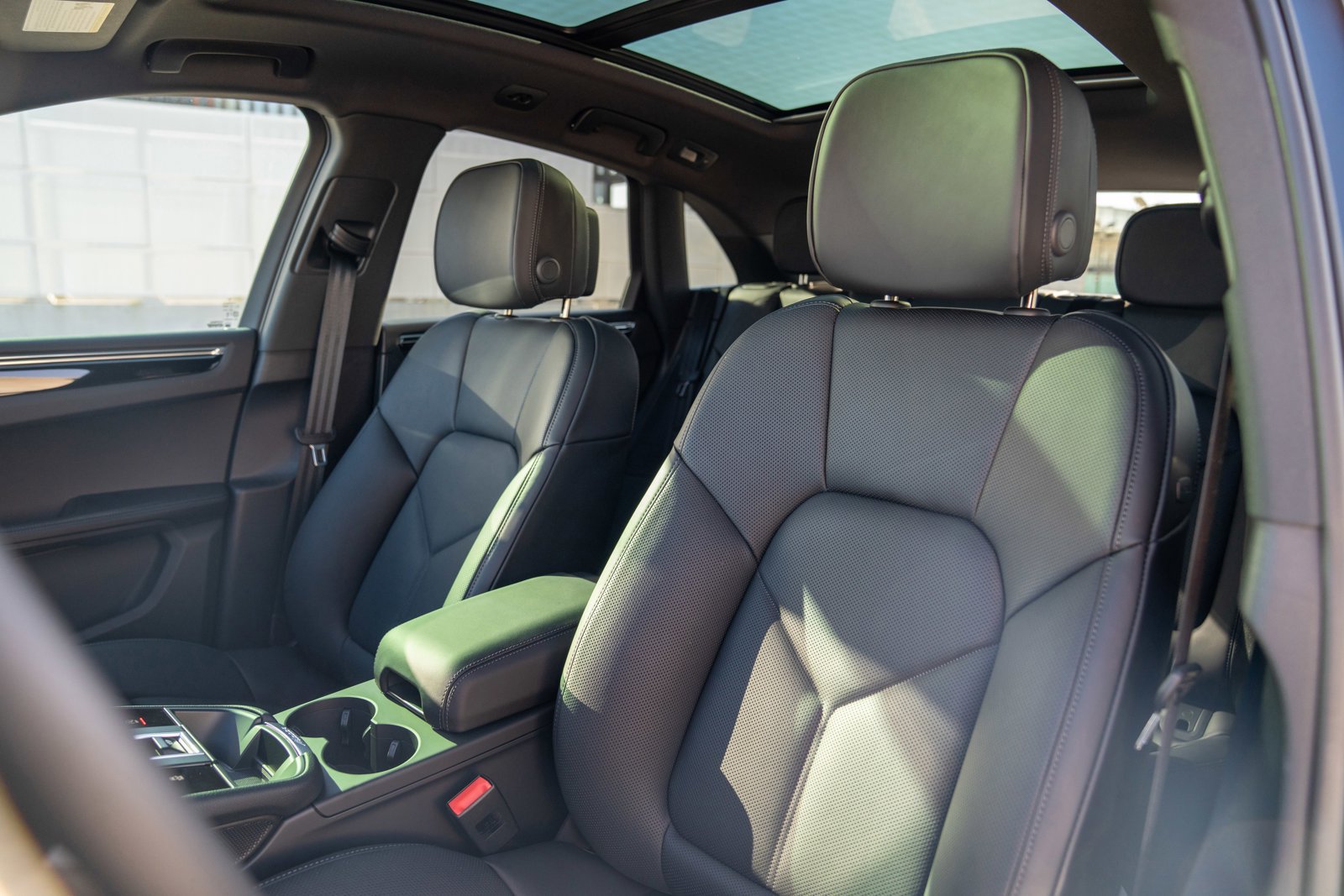 New 2026 Porsche Macan AWD/4WD image 5