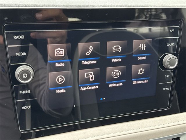 Used 2025 Volkswagen Taos SE image 18