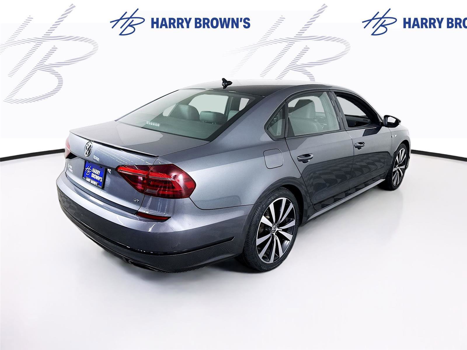 Used 2018 Volkswagen Passat 3.6 image 30