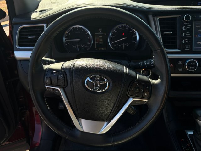 Used 2014 Toyota Highlander Limited w/ Driver Technology Package AWD/4WD image 9