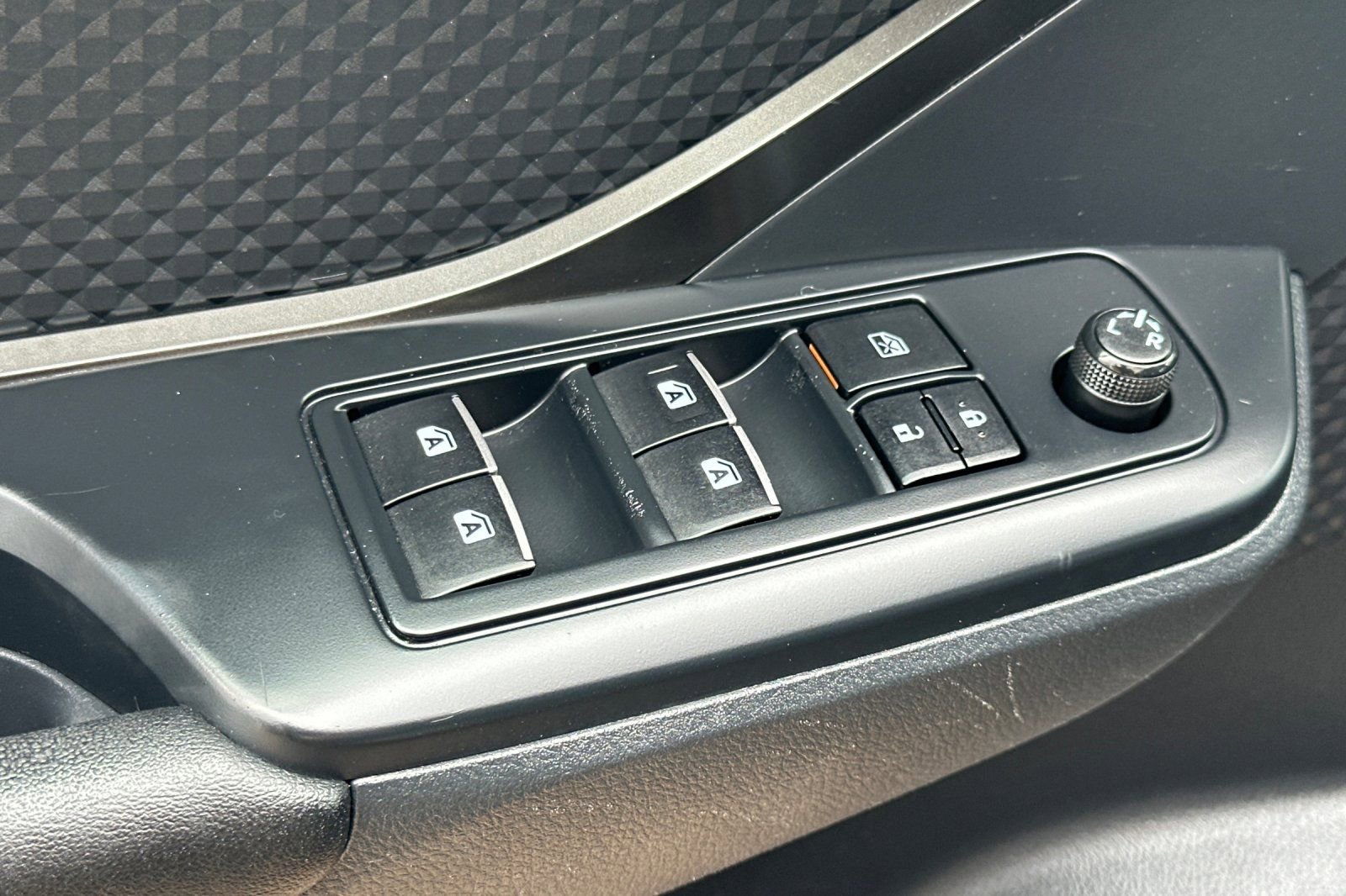 Used 2018 Toyota C-HR XLE FWD image 14