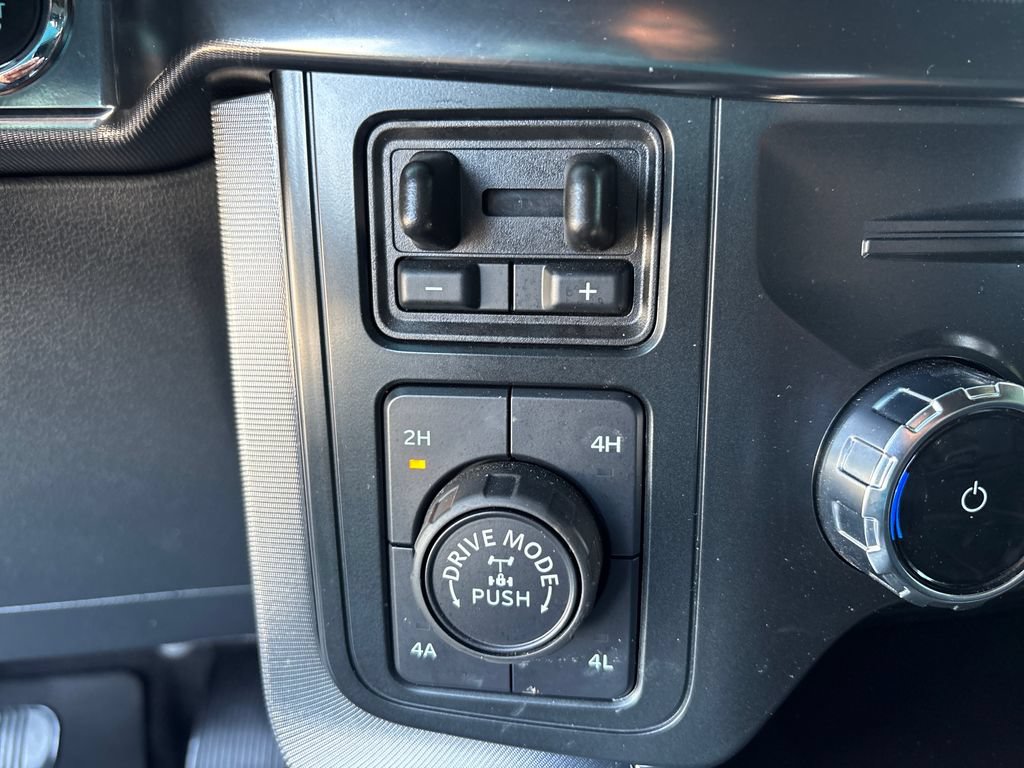 Used 2025 Ford F150 4x4 SuperCrew Platinum w/ Equipment Group 702A High image 32