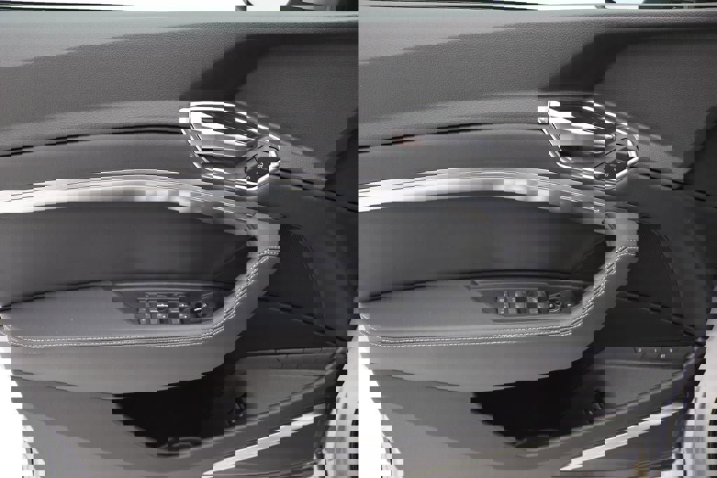 Used 2023 Audi e-tron Premium Plus w/ Premium Plus Package image 13