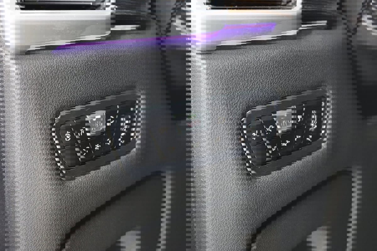 Used 2020 BMW X5 M50i w/ Premium Package image 24