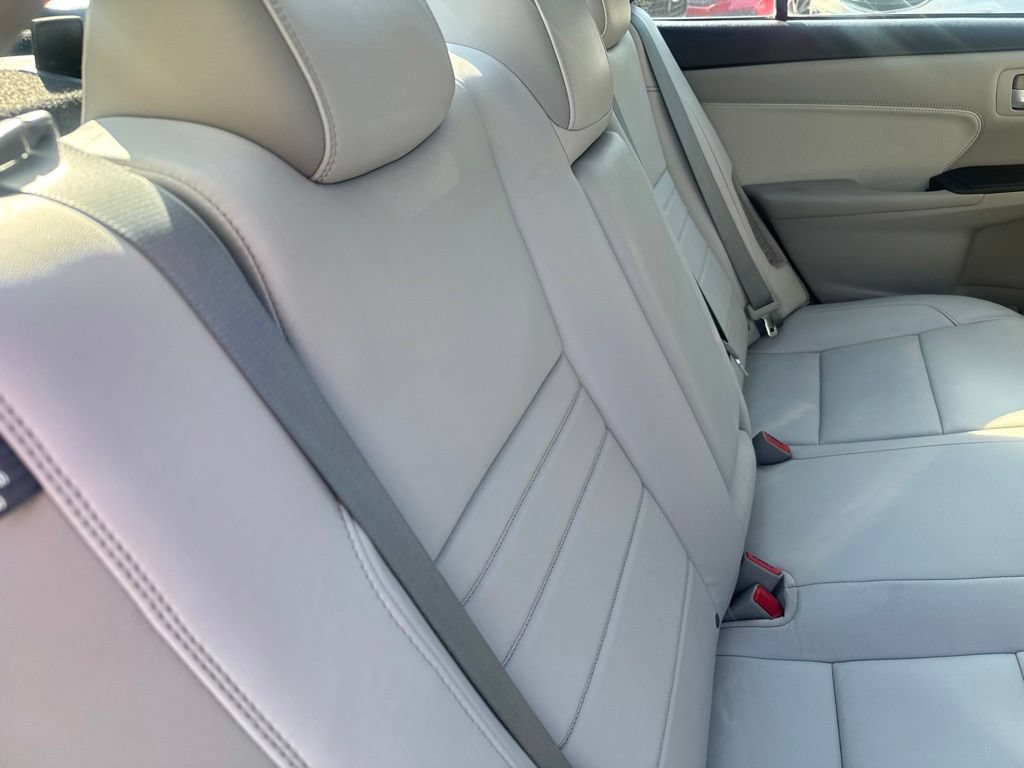 Used 2015 Toyota Camry XLE w/ Moonroof Package FWD image 32