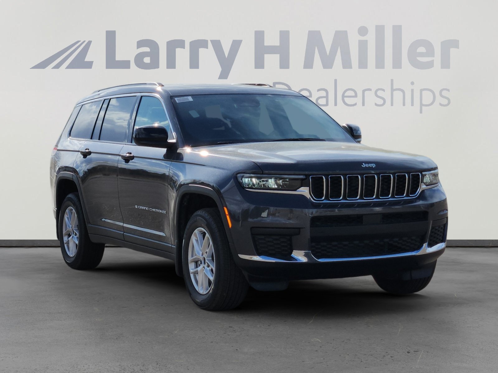 New 2026 Jeep Grand Cherokee L Laredo w/ Trailer Tow Package AWD/4WD image 8