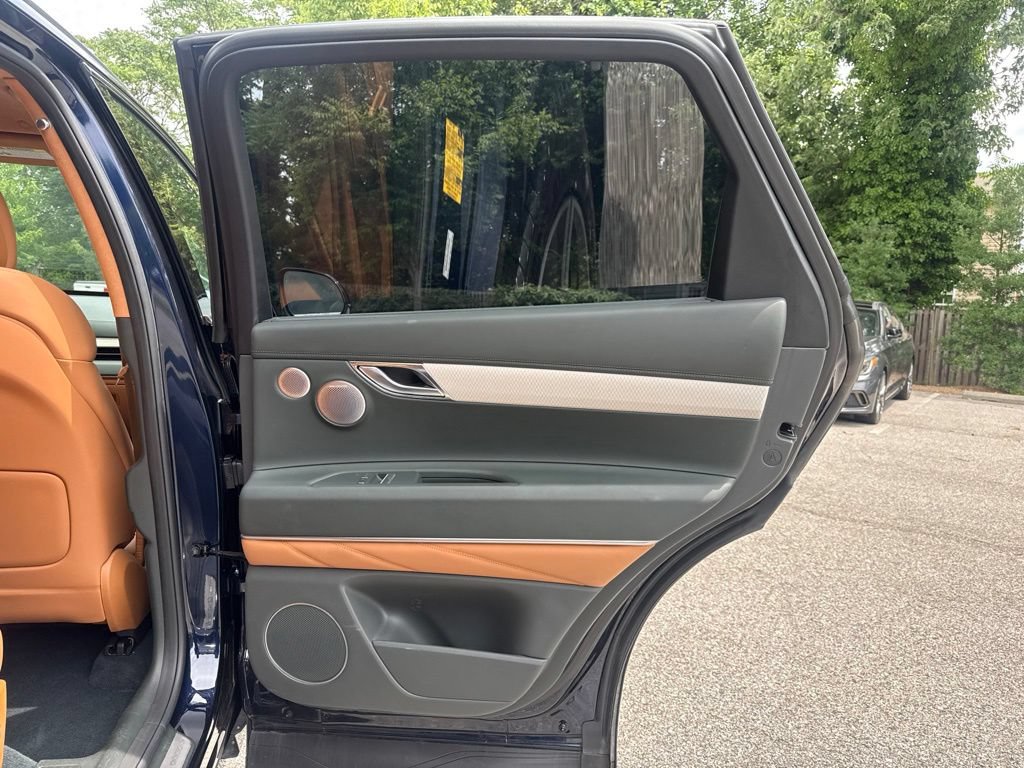 Certified 2025 Genesis GV80 3.5T Prestige AWD/4WD image 32