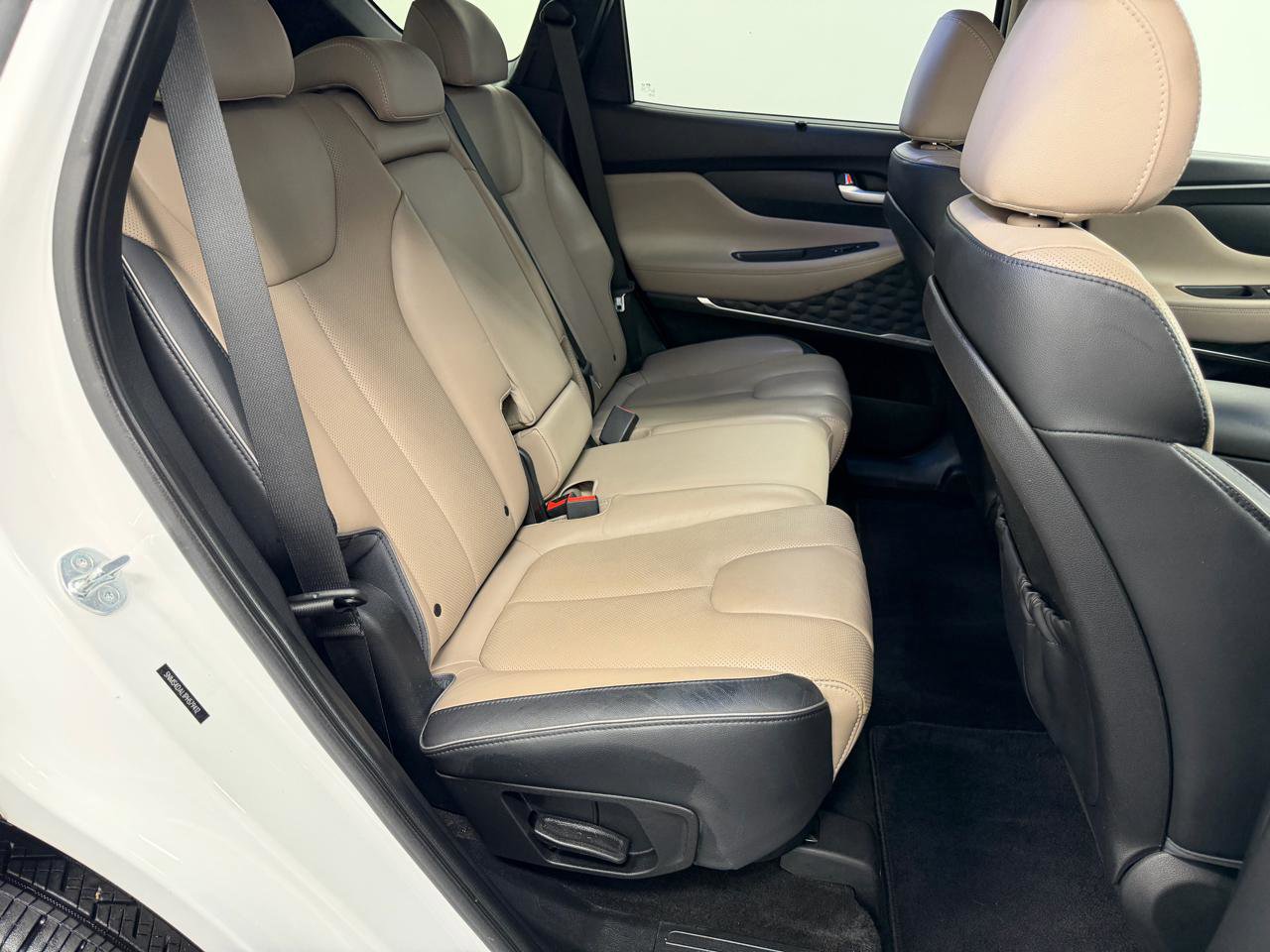 Used 2023 Hyundai Santa Fe Limited AWD/4WD image 16