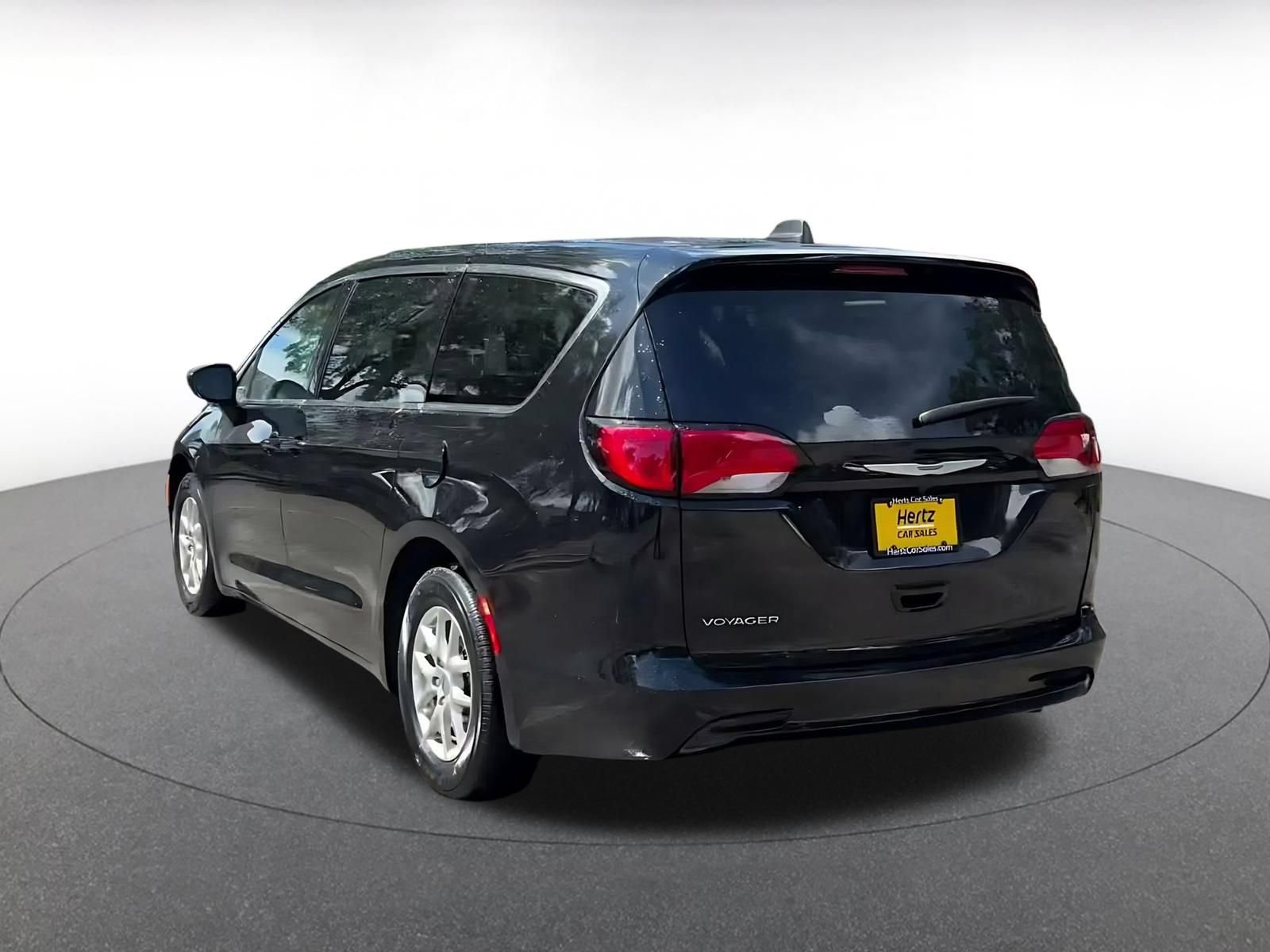 Used 2024 Chrysler Voyager LX FWD image 10