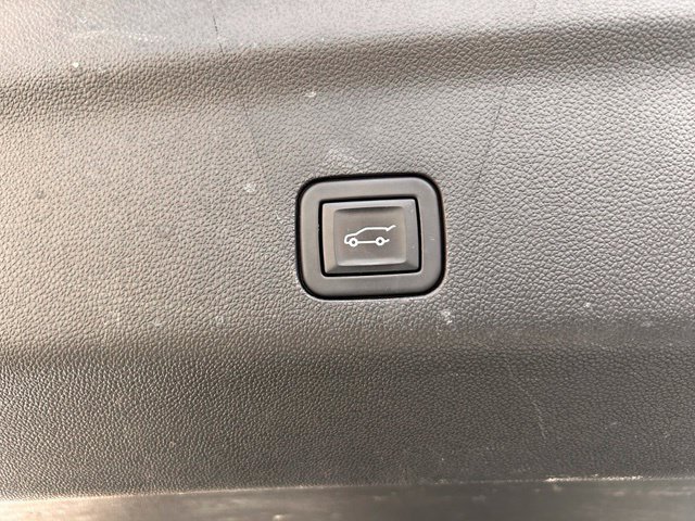 Used 2023 GMC Yukon XL Denali AWD/4WD image 19