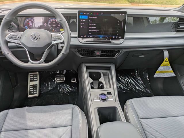 New 2026 Volkswagen Tiguan SE R-Line FWD image 16