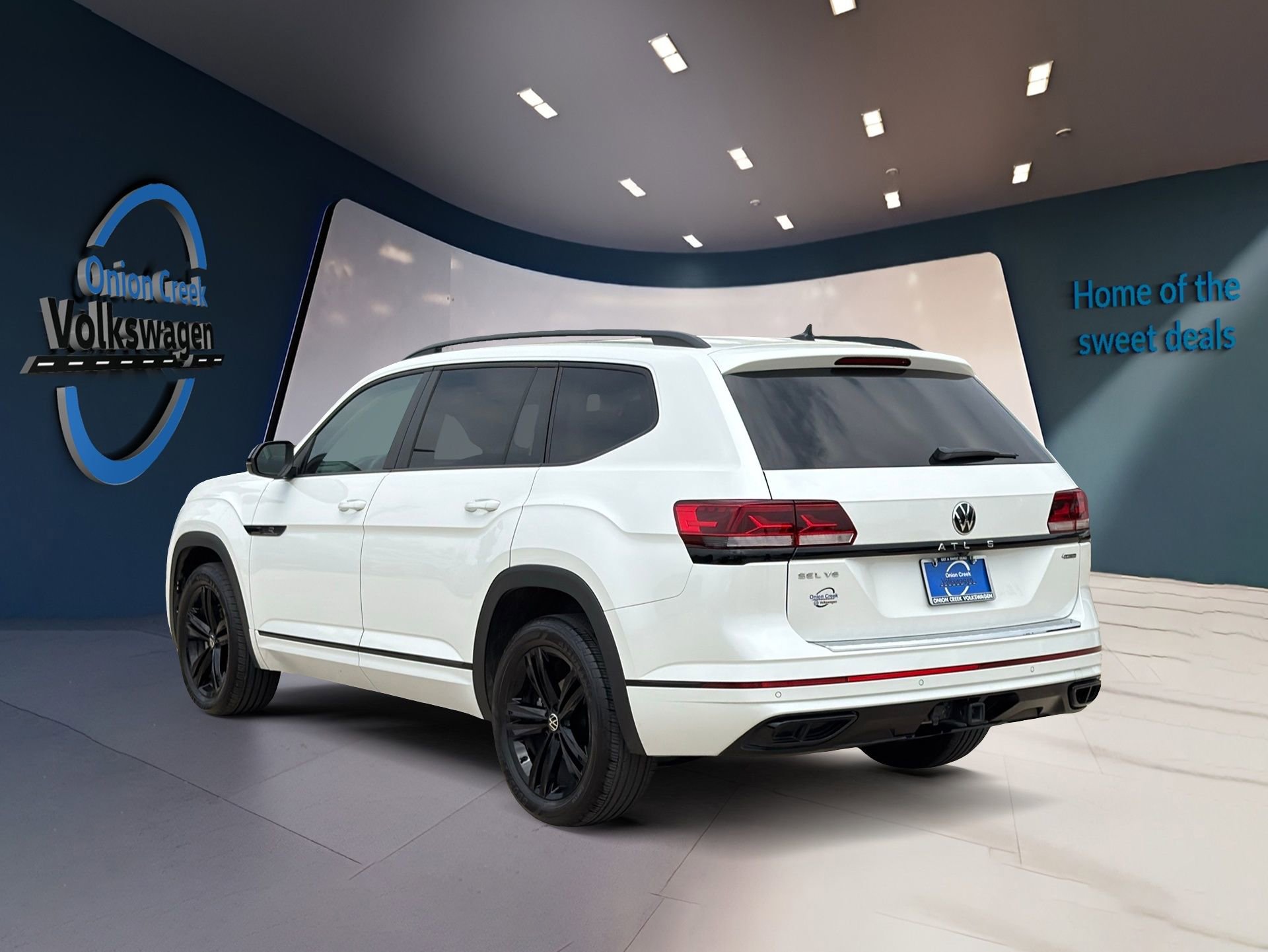 Used 2023 Volkswagen Atlas SEL R-Line AWD/4WD image 5