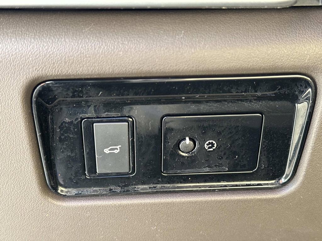 Used 2017 Jaguar F-PACE Prestige image 23