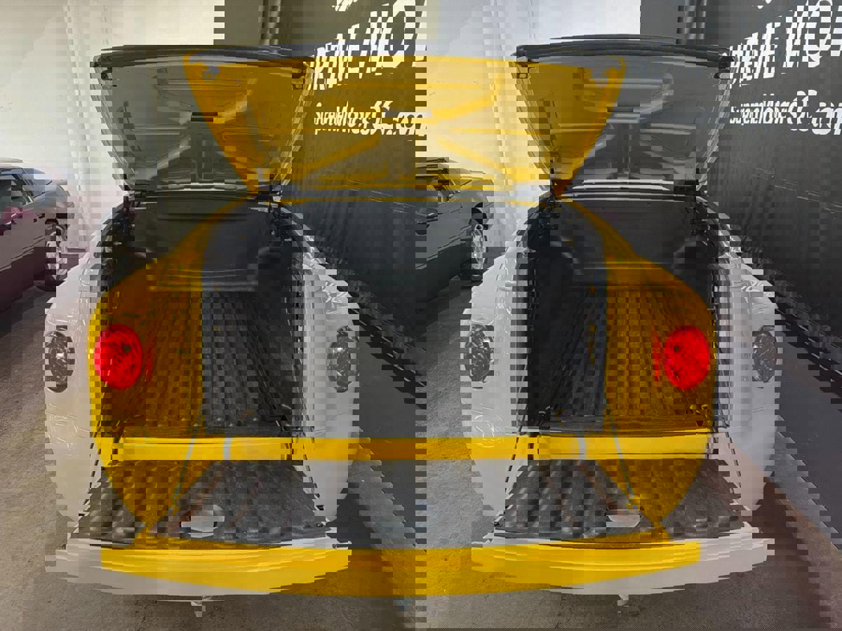 Used 2005 Chevrolet SSR w/ Preferred Equipment Group image 19