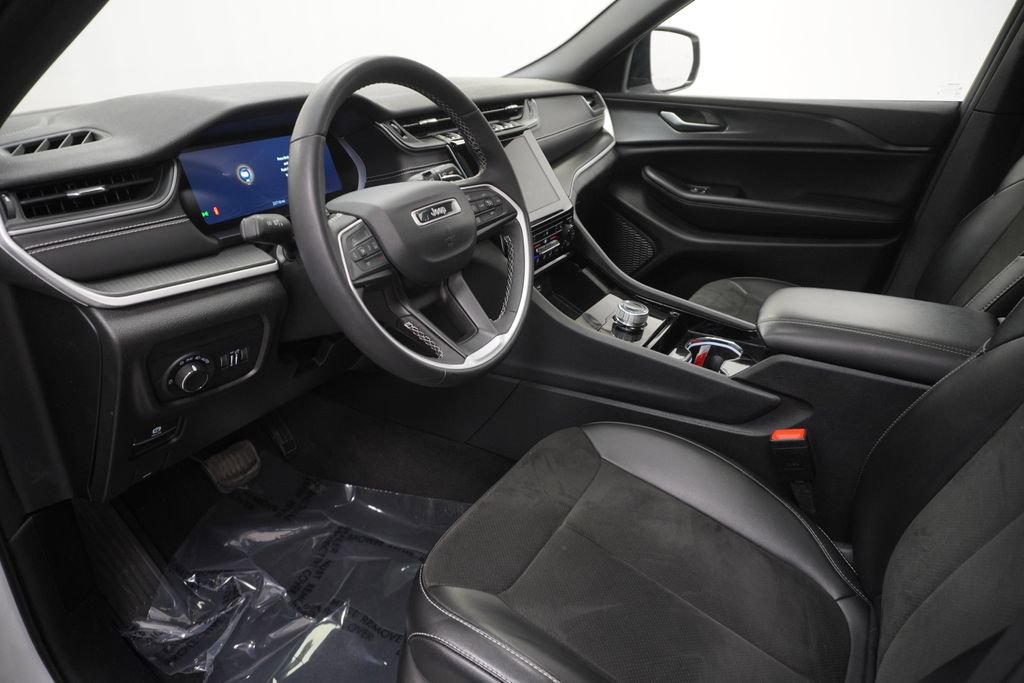 Certified 2023 Jeep Grand Cherokee L Laredo image 16