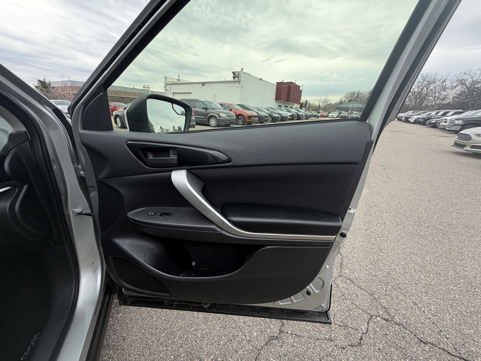 Used 2022 Mitsubishi Eclipse Cross ES image 29