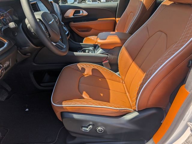 New 2026 Chrysler Pacifica Pinnacle image 13