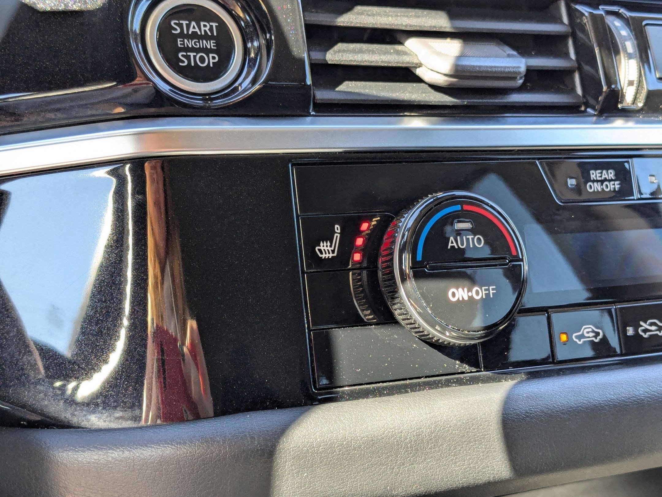 Certified 2022 Nissan Pathfinder SV w/ SV Black Package image 16