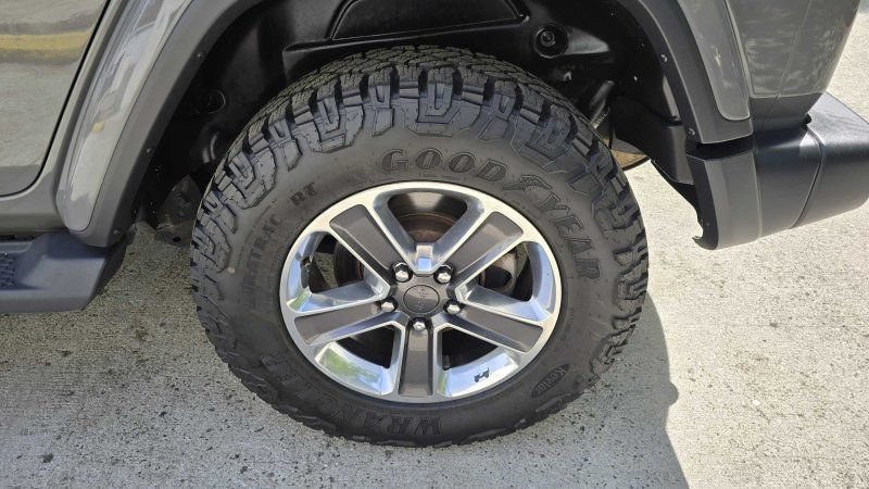 Used 2020 Jeep Wrangler Unlimited Sahara AWD/4WD image 10