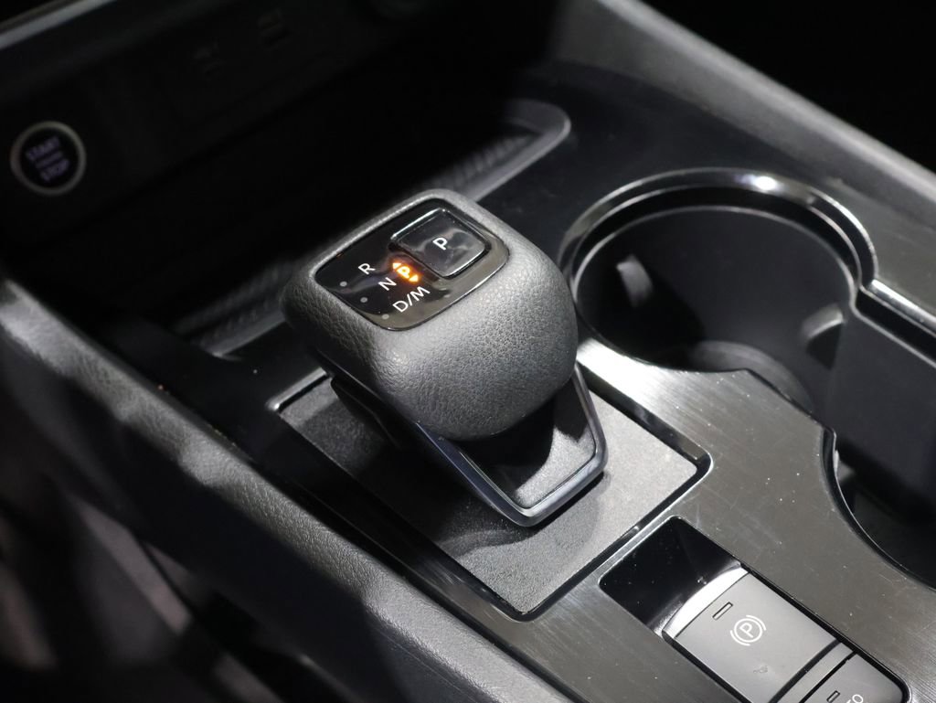 Used 2022 Nissan Rogue S image 29