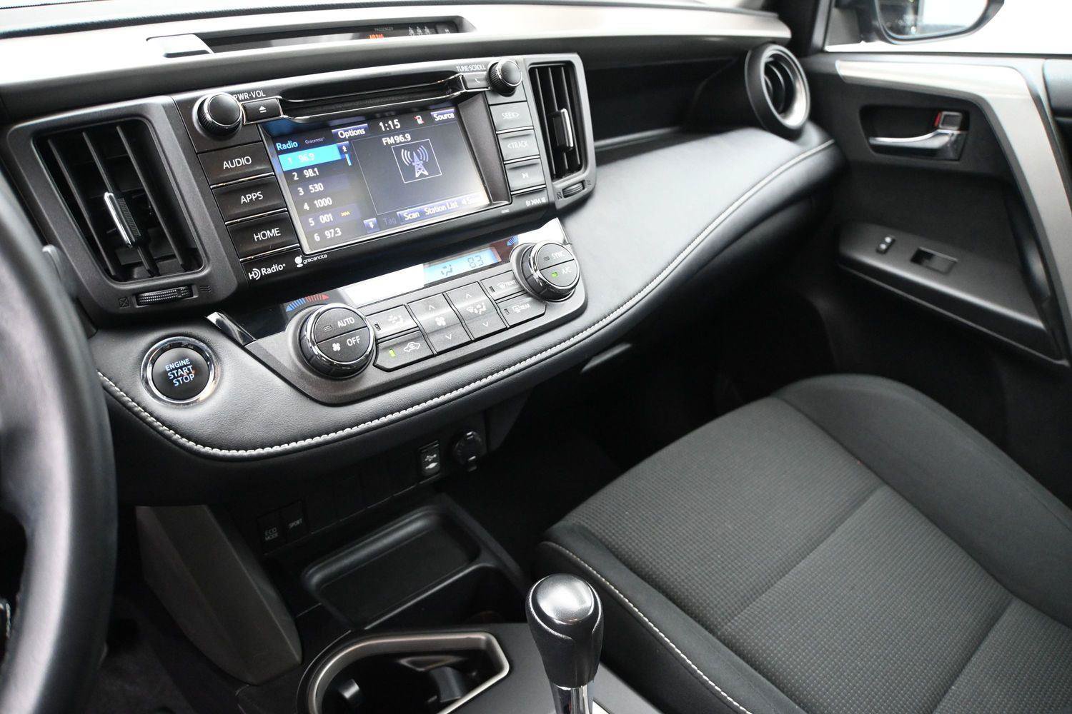 Used 2018 Toyota RAV4 XLE FWD image 3