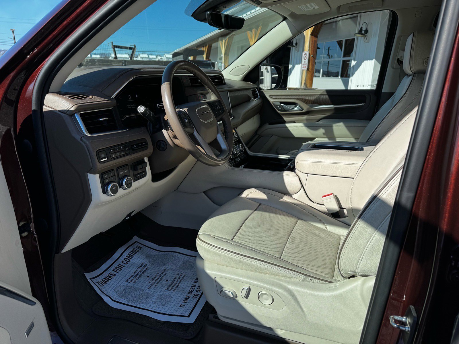 Used 2022 GMC Yukon XL Denali w/ Advanced Technology Package image 11