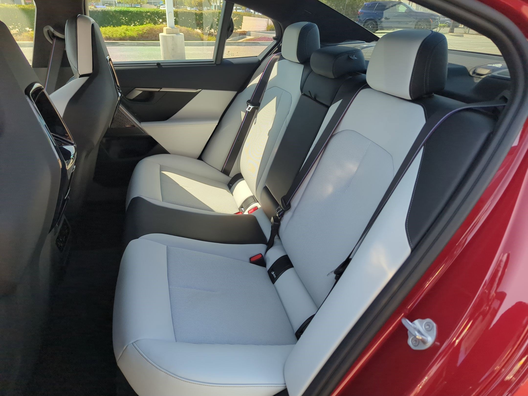 Used 2025 BMW M5 w/ Carbon Package image 30