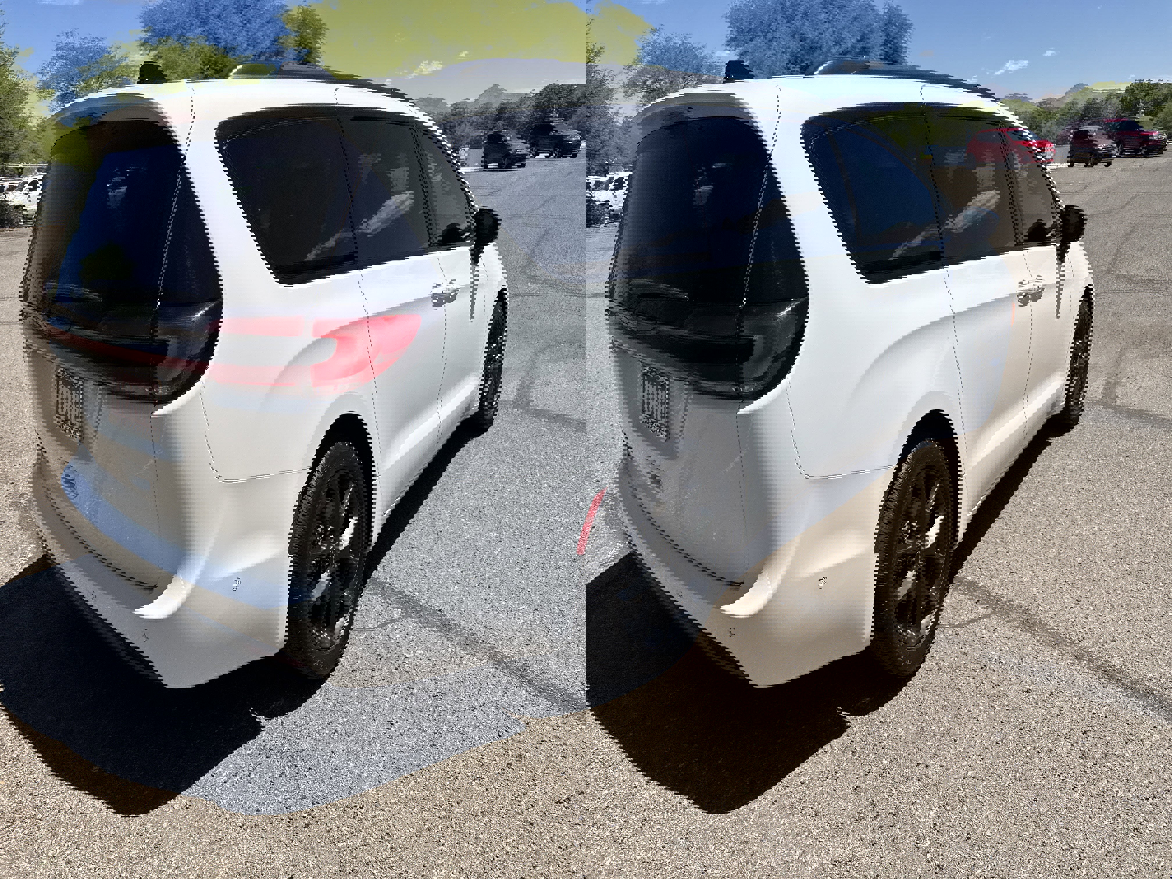 Used 2024 Chrysler Pacifica Touring-L w/ Uconnect Theater Family Group FWD image 7