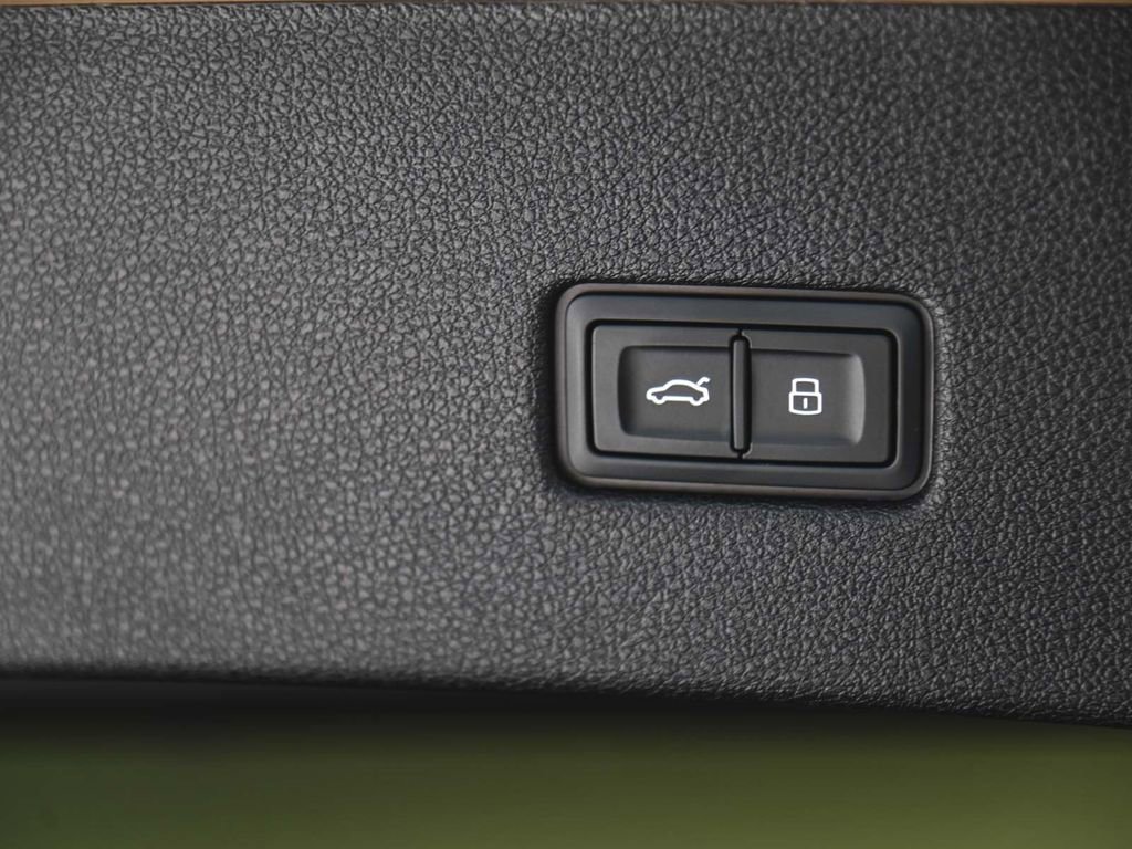 Used 2024 Audi Q8 Premium Plus w/ Premium Plus Package image 41