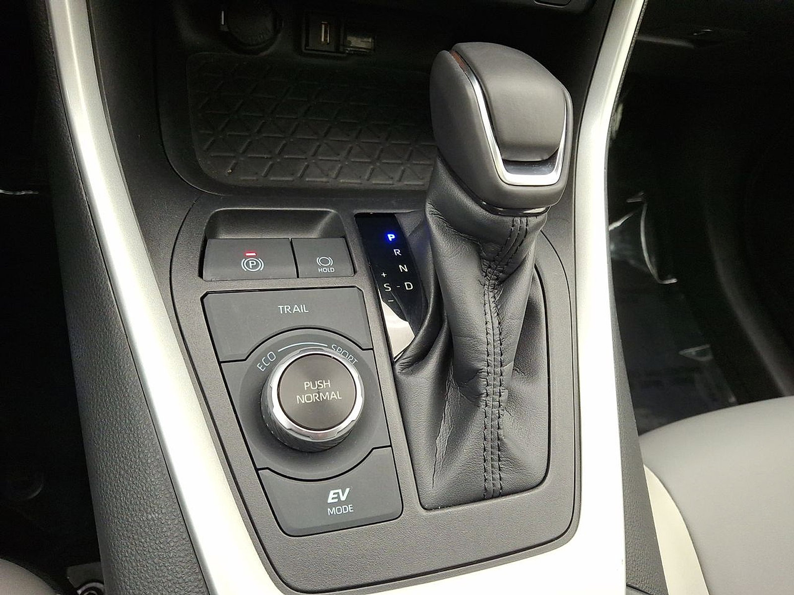 Certified 2022 Toyota RAV4 XLE Premium image 12