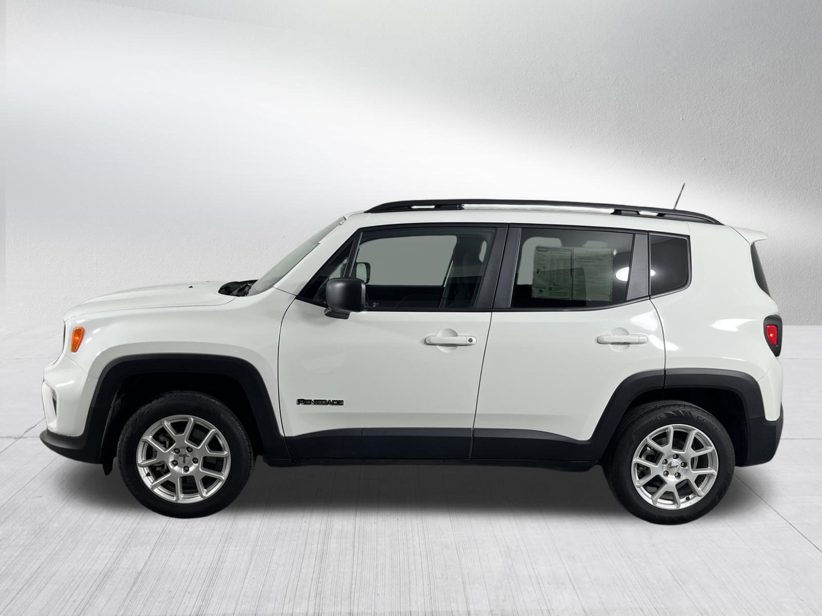 Used 2023 Jeep Renegade Latitude w/ Premium Group AWD/4WD image 4