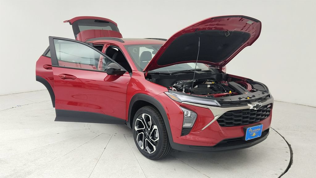 New 2026 Chevrolet Trax RS w/ Sunroof Package FWD image 9