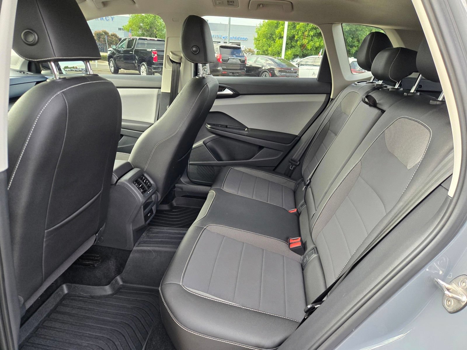 Used 2023 Volkswagen Taos SE FWD image 10