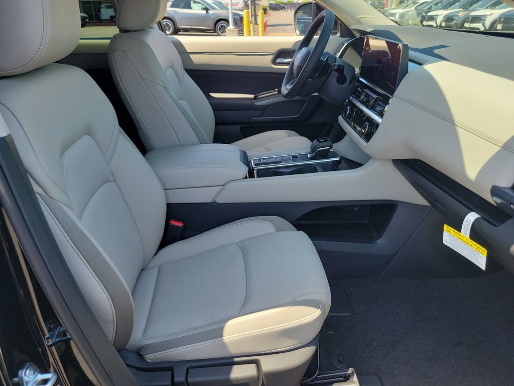 New 2026 Nissan Pathfinder SL w/ SL Premium Package (P04) FWD image 13