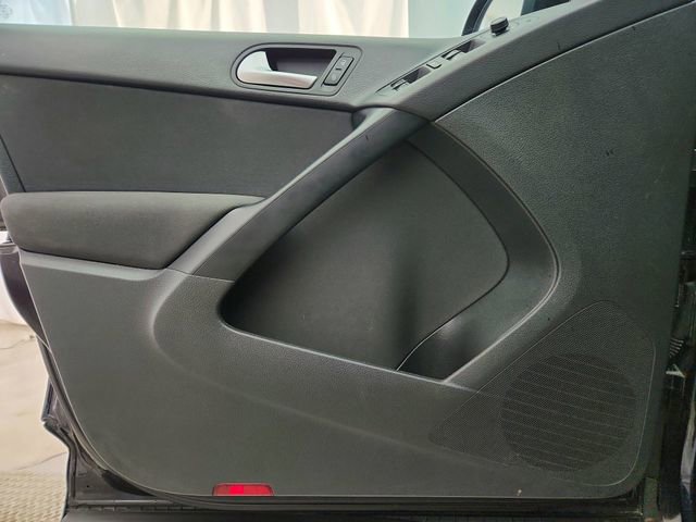 Used 2017 Volkswagen Tiguan Limited w/ Alloy Wheels Package image 16