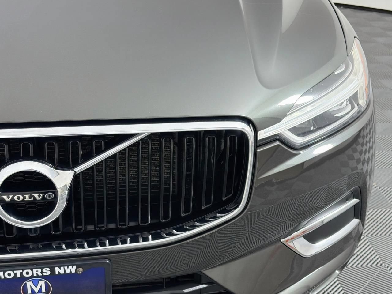 Used 2018 Volvo XC60 T5 Momentum w/ Convenience Package AWD/4WD image 4